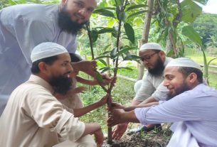 ঝালকাঠিতে ইসলামী যুব আন্দোলনের বৃক্ষরোপণ কর্মসূচি পালন