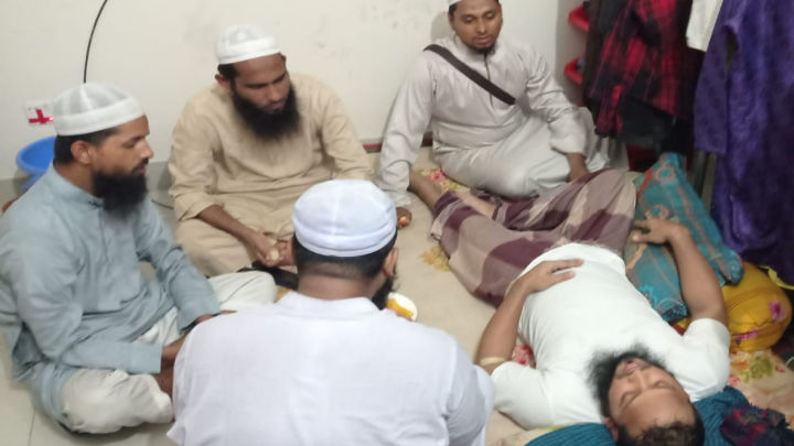 অসুস্থ যুব নেতাকে দেখতে গেলেন সেক্রেটারি জেনারেল
