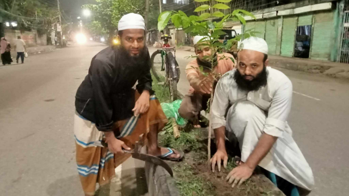 গেন্ডারিয়ায় ইসলামী যুব আন্দোলনের বৃক্ষ রোপণ কর্মসূচি পালন